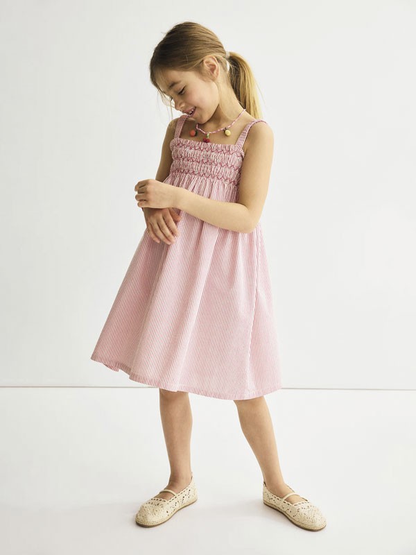 BALERINAS BALLERINAS MARY JANE GUILLERMINAS NIÑA ZAPATOS CERRADO NIÑO NIOÑA INFANTIL CALZADO TENDENCIA PRIMAVERA VERNAO 2026 2027 SERMA167f164a9c13bcf5602fcc04bb0a74d927345d65d42.jpg Kids’ mary janes highlight straps and soft pink ornaments
