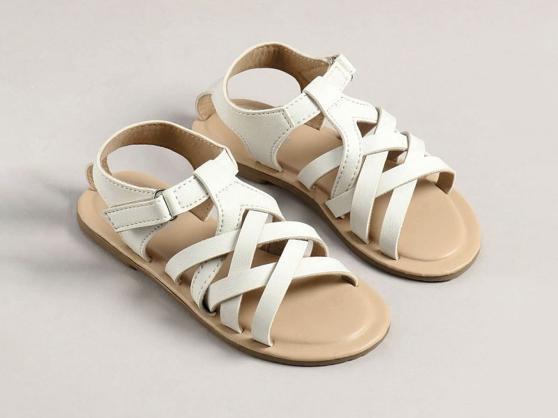 Kids’ sandals segment the assortment through closures and color