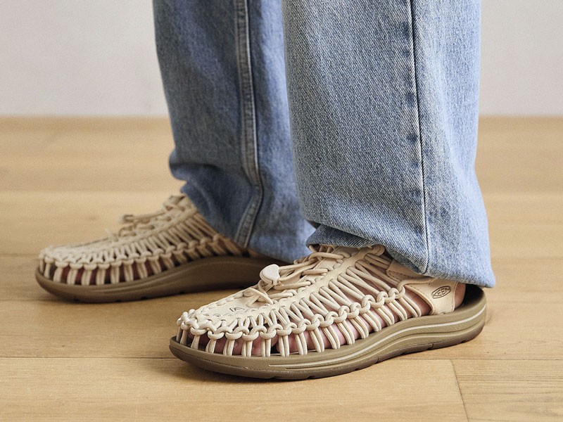 Men’s sandals combine straps, openwork and substantial soles
