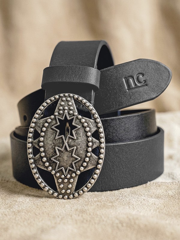 CINTURÓN SIRNGO.COM.AR Hardware transforms sandals through buckles, studs and crossings