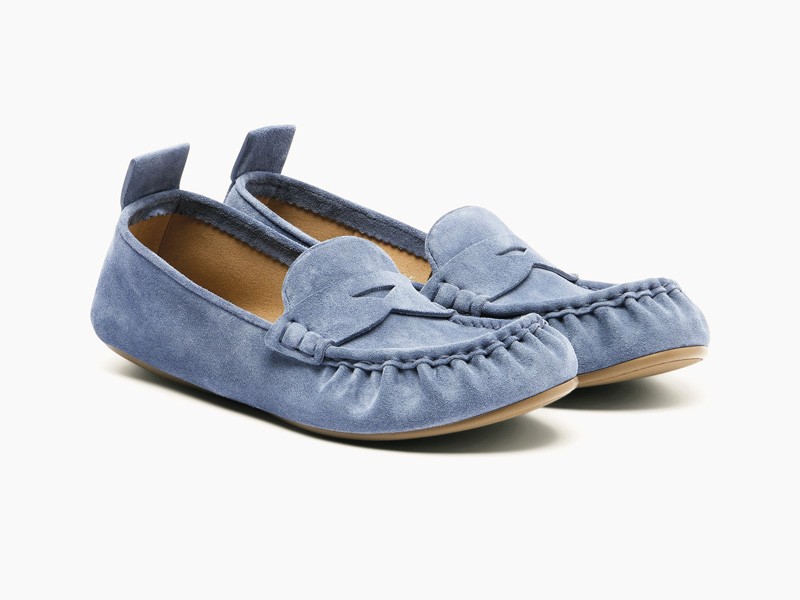 MOCASINES MUJER CALZADO TENDENCIA PRIMAVERA VERNAO 2026 2027 SERMA167P01150748.jpg Mocasines femeninos suavizan siluetas con azul denim