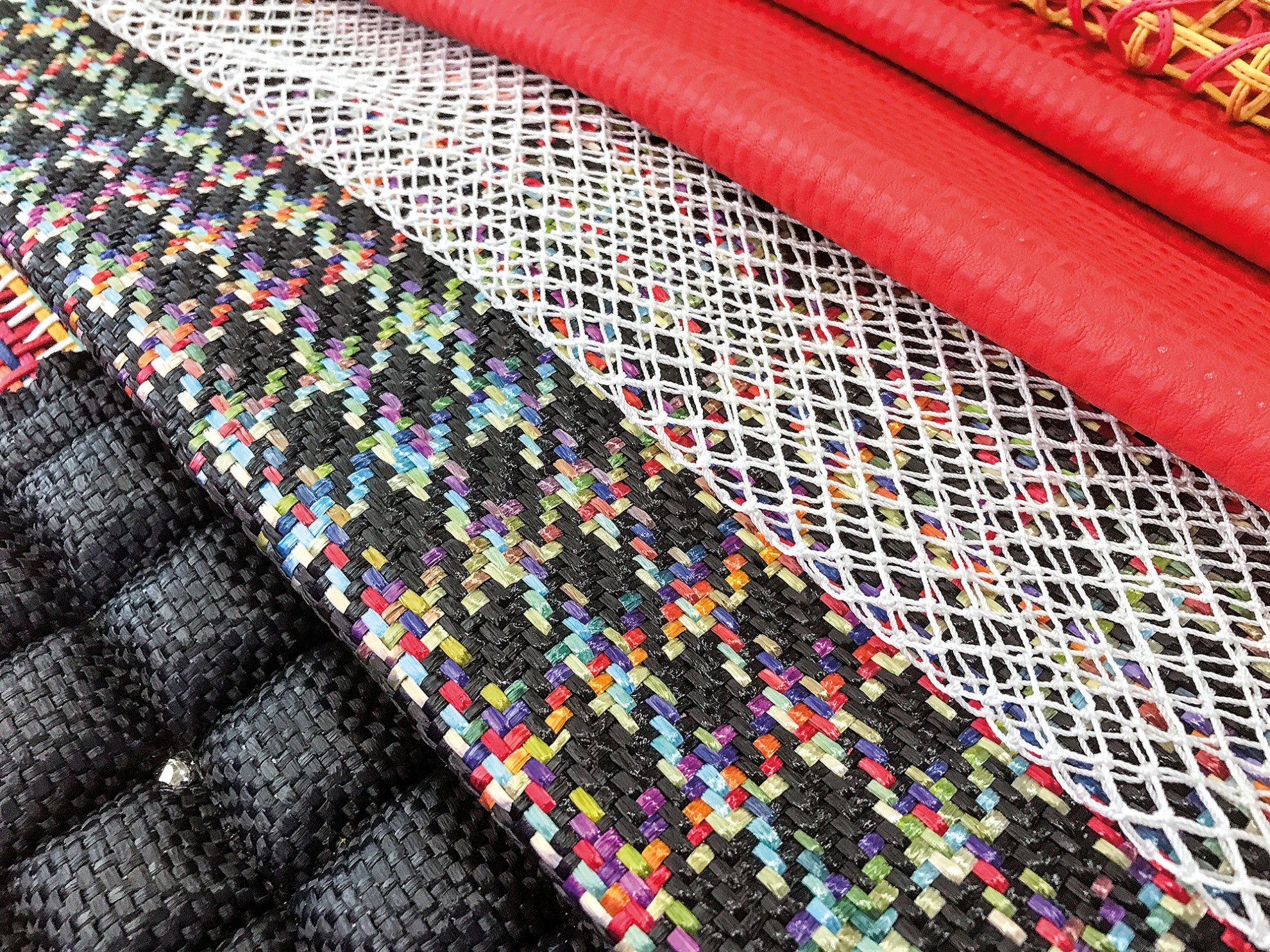 Interwoven and net materials: for fresh and handmade designs
