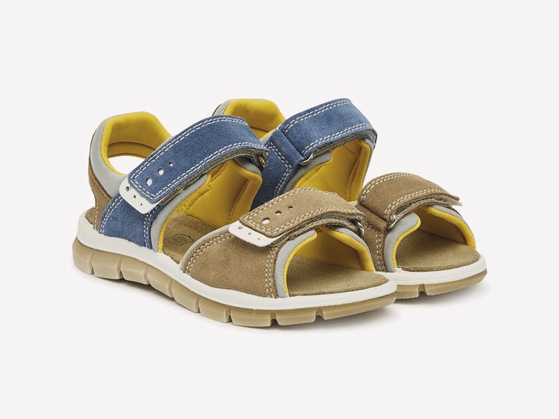 Kids’ sandals segment the assortment through closures and color