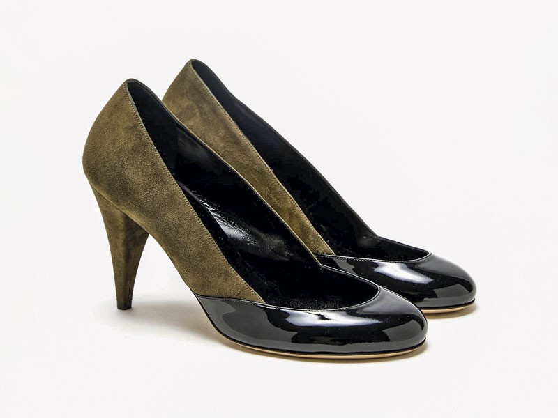 High shoes combine pointed toes, textures and heels