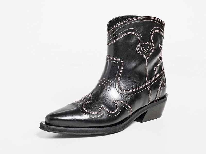 BOTAS HOMBRE TENDENCIA OTOÑO INVIERNO 2026 CALZADO SERMA156 ganni324051ebec_1766183787171_2.jpg Urban boots and ankle boots with hardware and aged leather