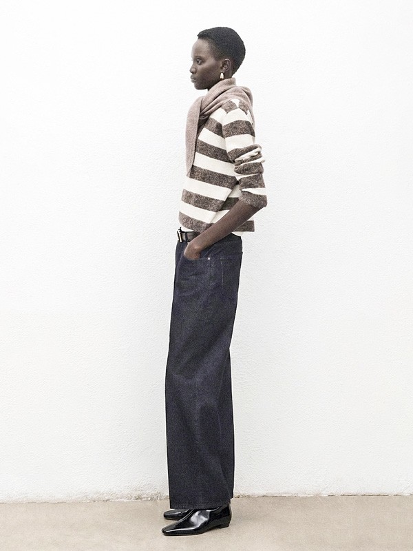 Hardware and panels strengthen chunky-based booties