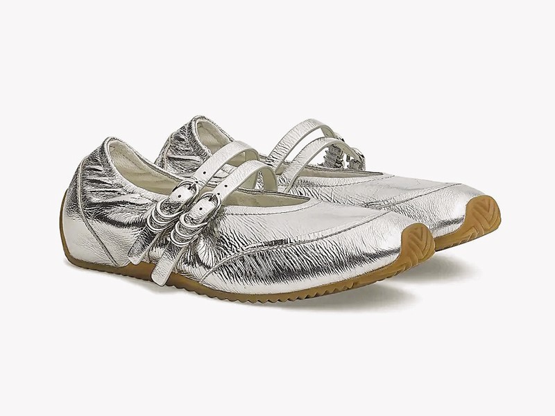 BALLERINAS BALERINAS MARY JANE GUILLERMINAS MUJER TENDENCIA CALZADO MARROQUINERIA BOLSOS CARTERAS PRIMAVERA VERANO 2026 SERMA 158 0400026310643_SILVER_A1.jpg Mary Jane ballerinas reshape toplines across the instep