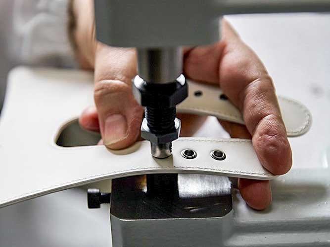 ÚNICOS. Los zuecos de DIOR con suela híbrida: madera y caucho TR
