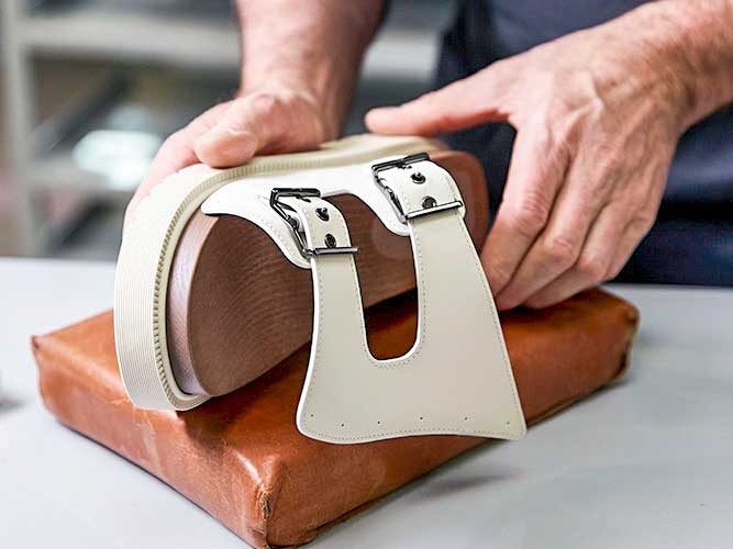 ÚNICOS. Los zuecos de DIOR con suela híbrida: madera y caucho TR