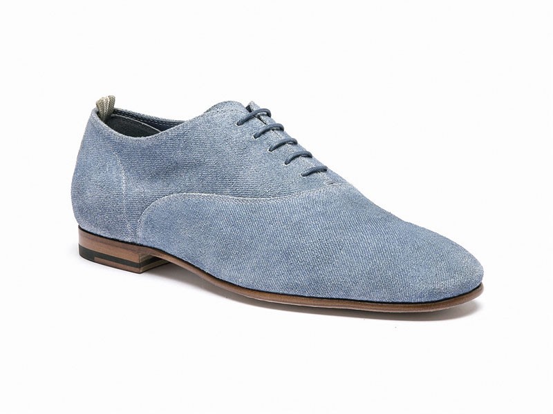 Lace-up casual shoes