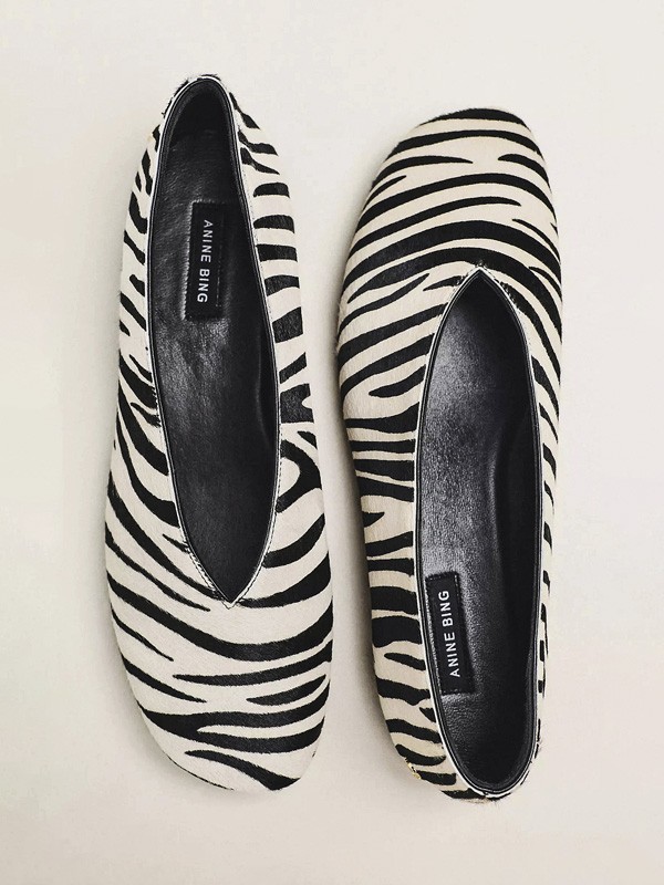 BALLERINAS BALERINAS TENDENCIA CALZADO TEMPORADA OTOÑO INVIERNO 2027 SERMA 159 108388042_295_b2.jpg Ballerina flats combine straps, prints and visible details