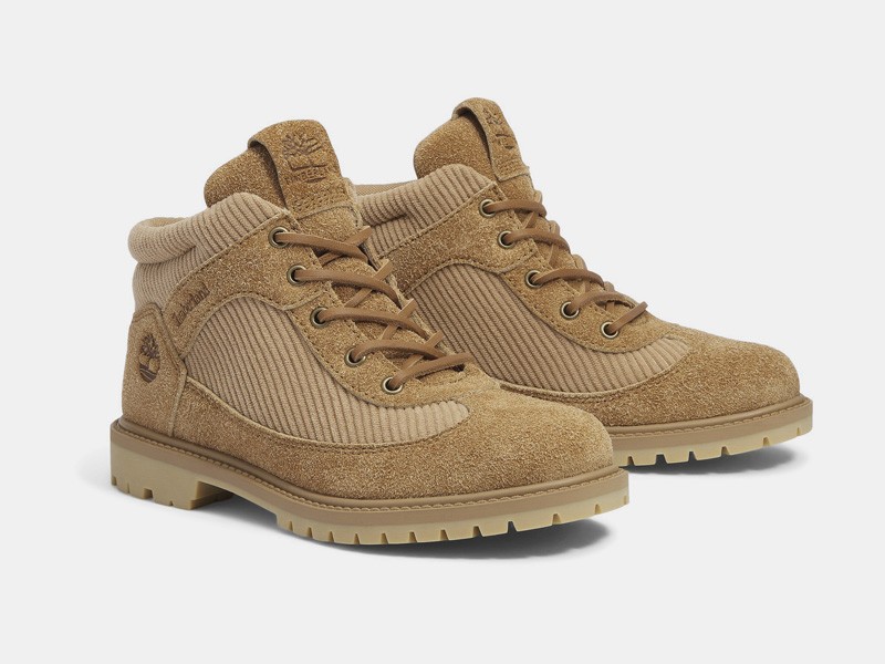 Botas workwear con suela track y costuras visibles