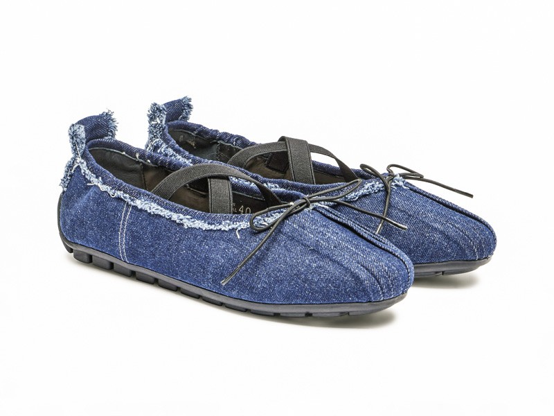 BALLERINAS MUJER TENDENCIAS OTOÑO INVIENRO 2026 SERMA 156P01086811.jpg Printed ballerina flats focused on texture and contrast