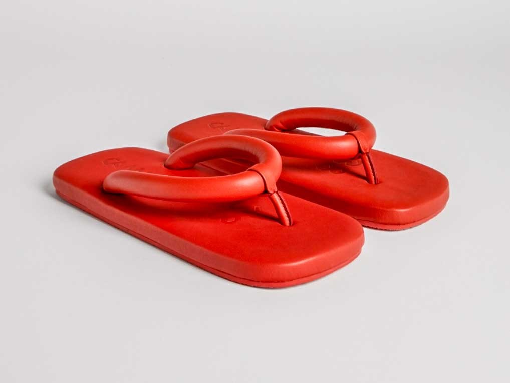 El furor de las ojotas y chanclas con tiras tubulares e infladas
