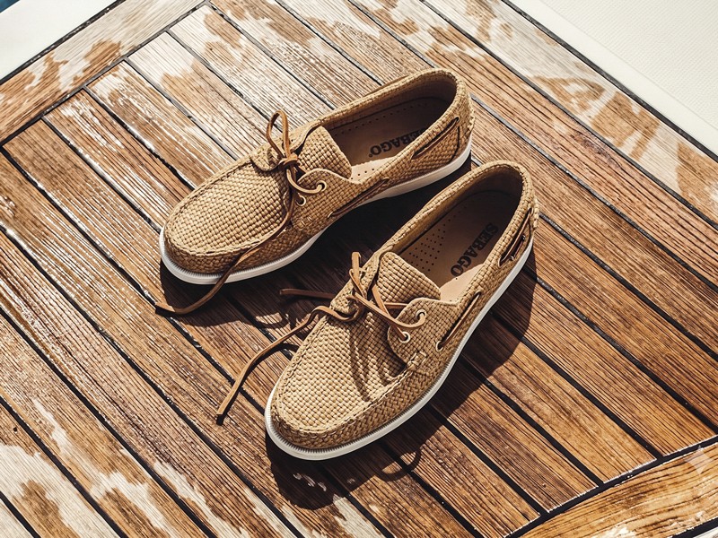 NAUTICOS MOCASINES CON CORDONES MUJER TENDENCIA CALZADO MARROQUINERIA BOLSOS CARTERAS PRIMAVERA VERANO 2026 SERMA 158 2335sol685sol685sol.jpg Náuticos tejidos coordinan calados, bordes y cordones