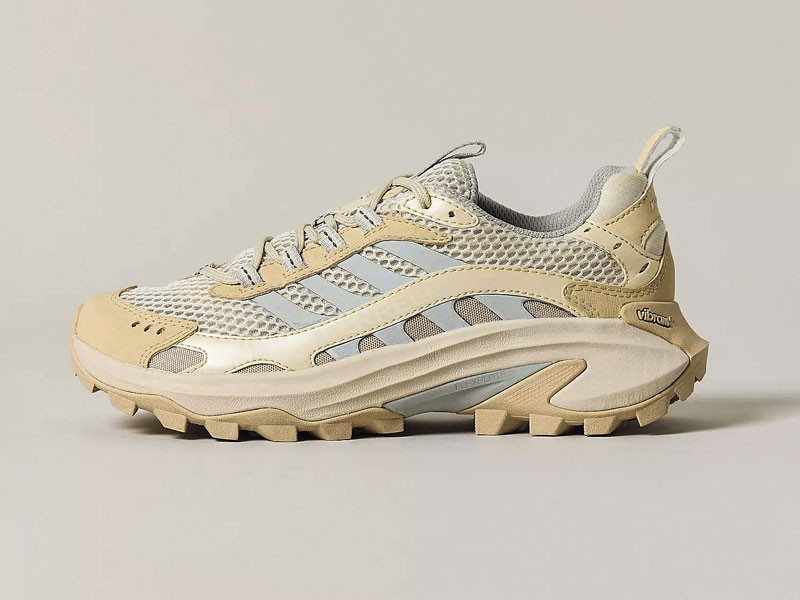 Urban sneakers combine mesh, laces and mixed soles