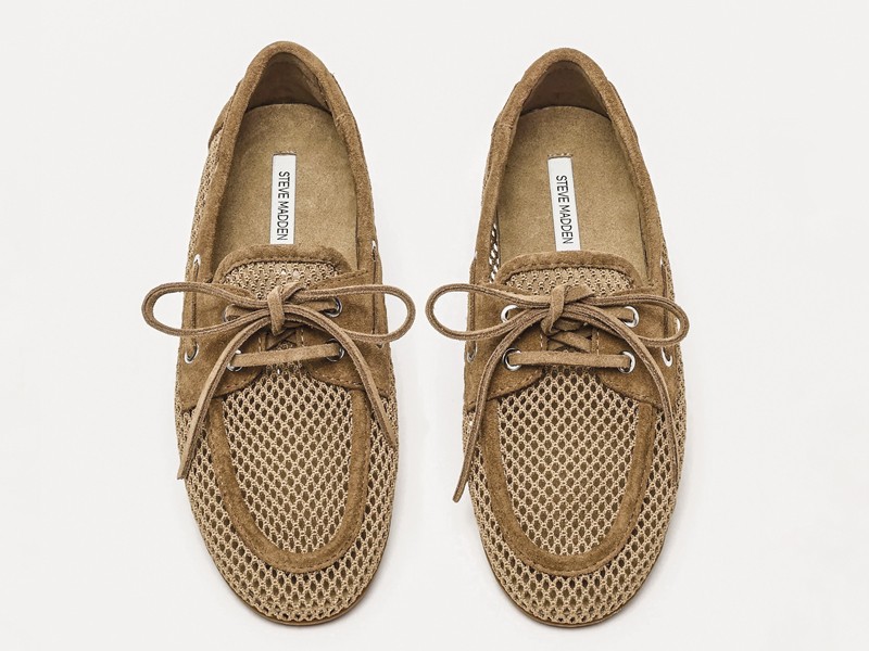 NAUTICOS MOCASINES CON CORDONES MUJER TENDENCIA CALZADO MARROQUINERIA BOLSOS CARTERAS PRIMAVERA VERANO 2026 SERMA 158 FOTO-4.-STEVEMADDEN_SHOES_SAG-MESH_SIGARO-TAN-SUEDE04.jpg Woven boat shoes coordinate openwork, edges and laces