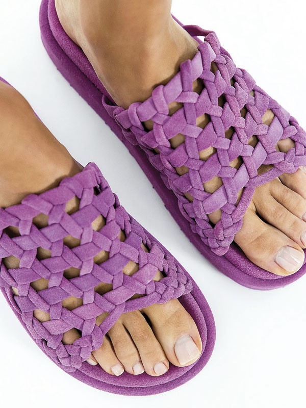 CHANCLAS FAJAS CALZADO MUJER ARTESANAL SANDALIA TENDENCIA PRIMAVERA VERNAO 2026 2027 SERMA167descarga-(14).jpg Chanclas artesanales con tramas abiertas y suelas planas