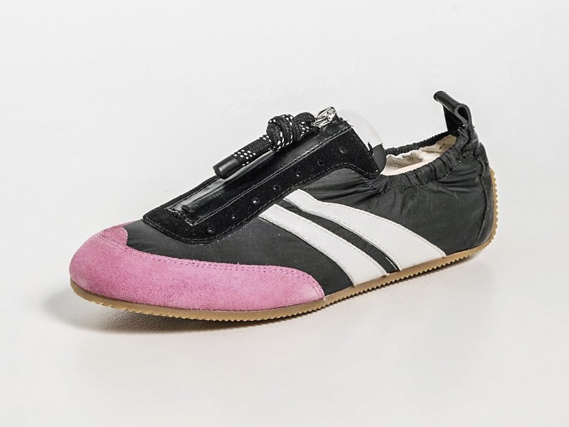 SNEAKERS RETRO FUTSAL MUJER TENDENCIA OTOÑO INVIERNO 2026 CALZADO SERMA156 phlii2622422b0d_1765321933613_2.jpg Calzado tipo futsal retro en clave sneakers urbana