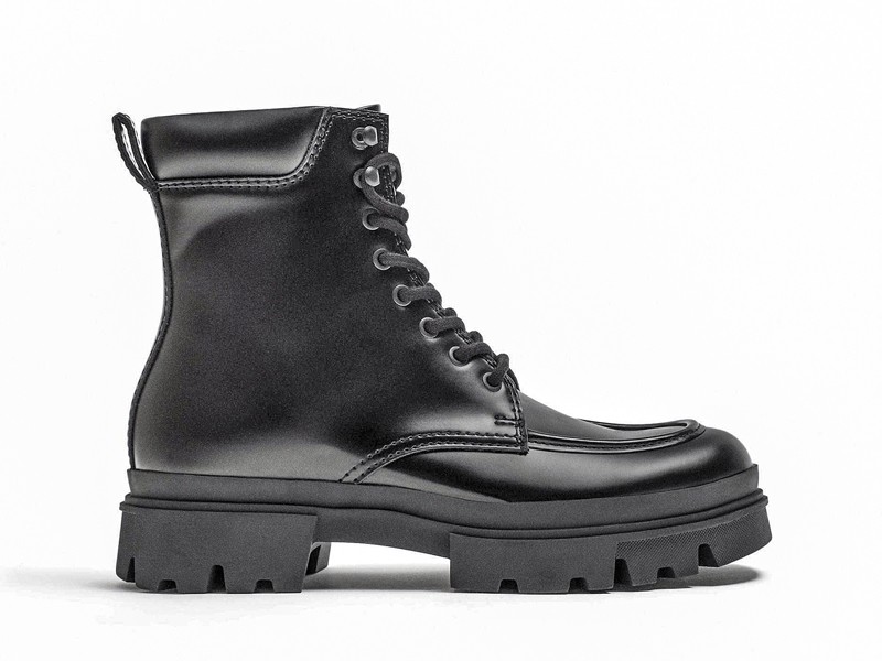 Lace-up dress booties