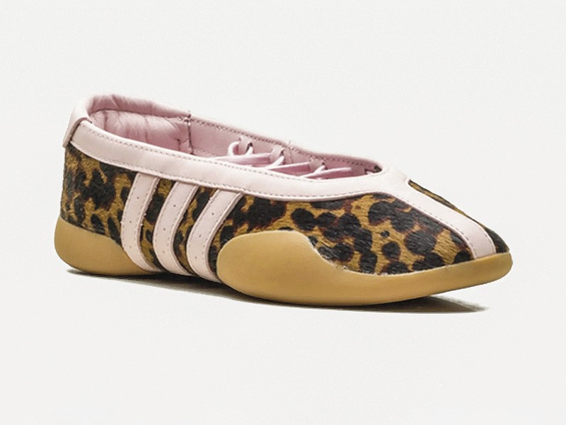BALLERINAS BALERINAS TENDENCIA CALZADO TEMPORADA OTOÑO INVIERNO 2027 SERMA 159 35917422_67563365_2048.jpg Ballerina flats combine straps, prints and visible details