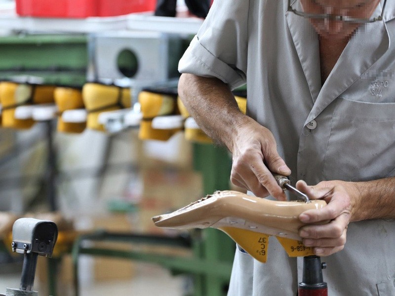Joint work between the industry association and the national government seeks to preserve the local industry in the face of imported products.