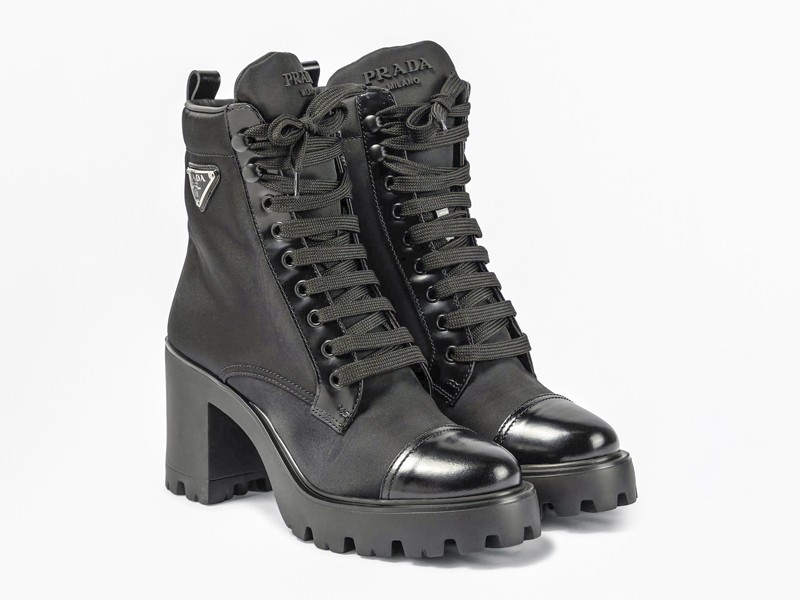 High lace-up booties