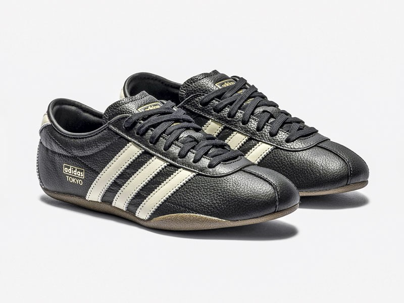 Classic sneakers: retro futsal