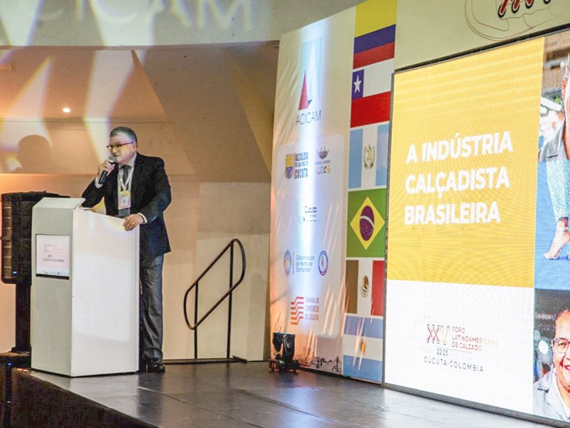 Haroldo Ferreira, Executive President of ABICALÇADOS, presented an overview of the Brazilian footwear industry's current state. Latin American Footwear: moving towards integration