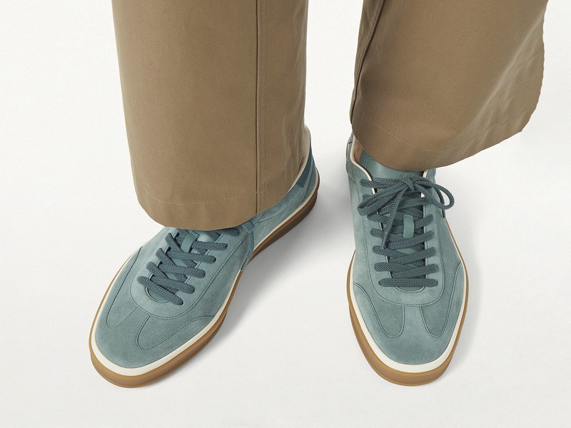 Men’s sneakers strengthen greens, gum soles and low profiles