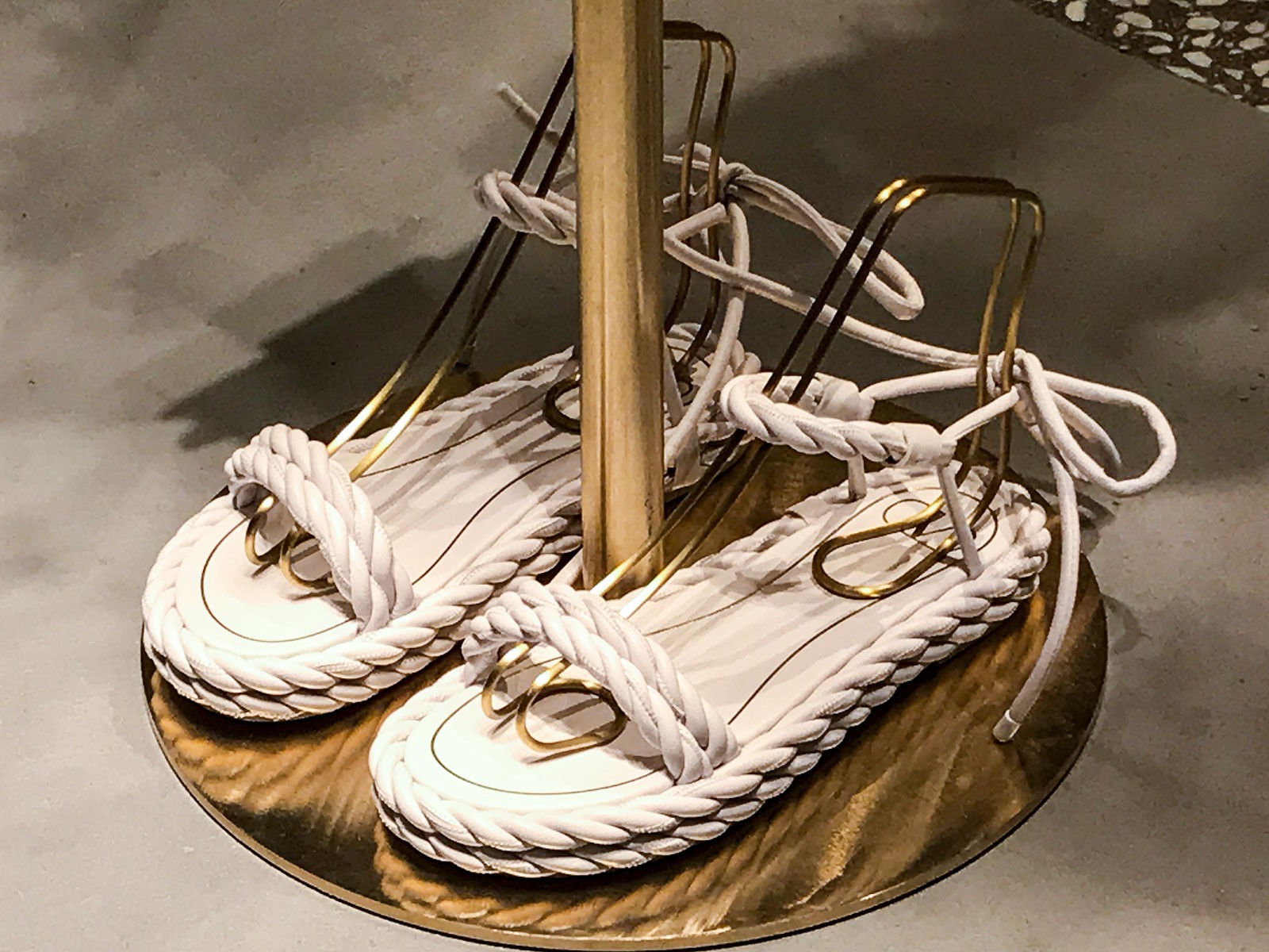 2.CALZADO PRIMAVERA VERANO 2021 CUERDAS Y SOGAS-IMG_3371.jpg They are trend: ROPES for handmade sandals. LOOK AT THE PHOTOS