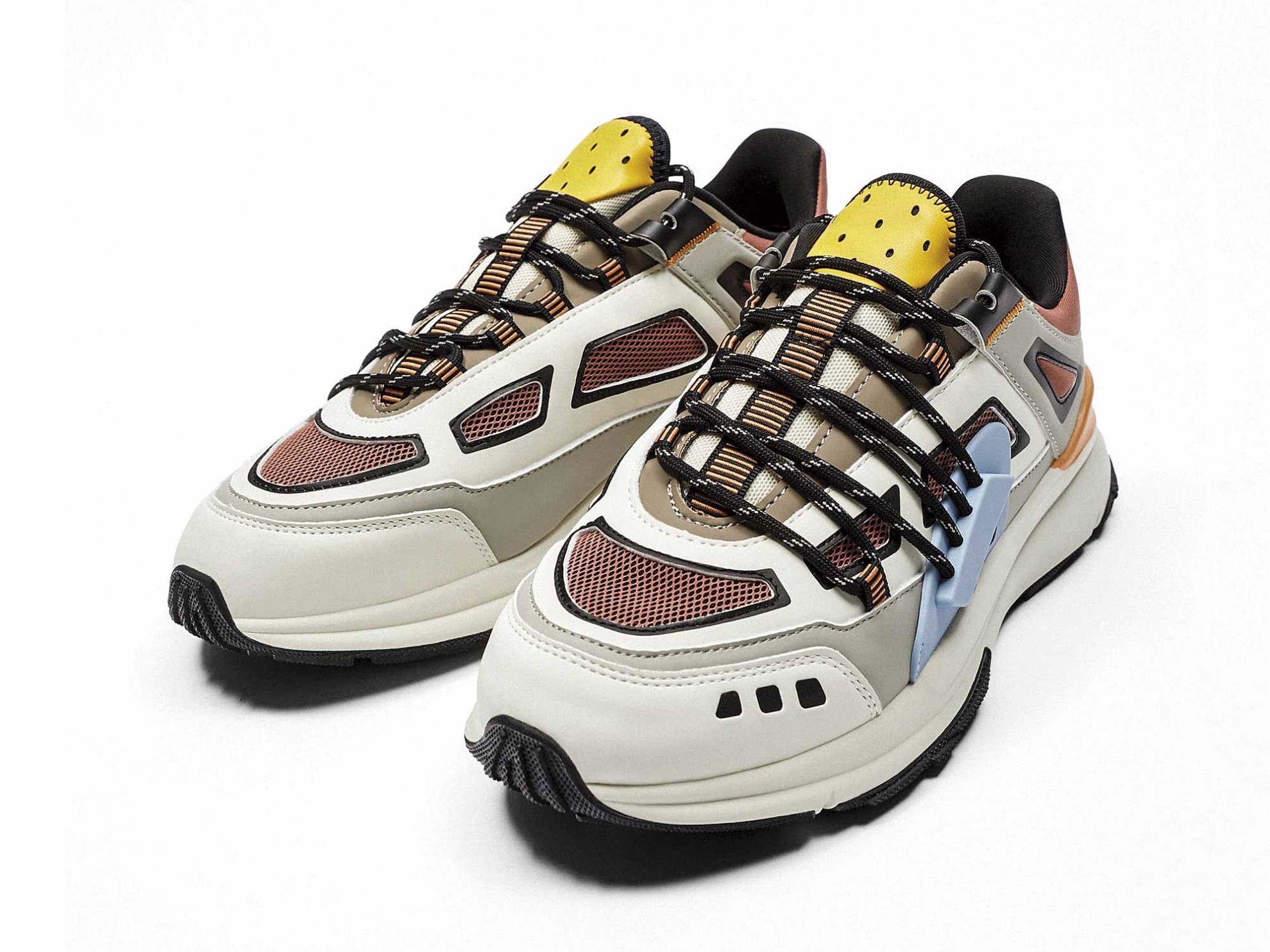 Sneakers urbanas:  Acompañando  la tendencia