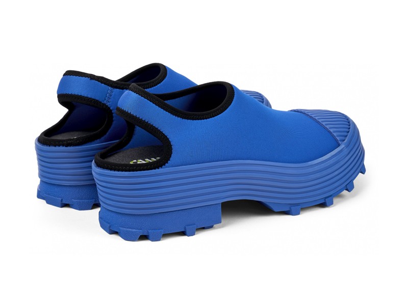 New CAMPER clogs: Robust and playful