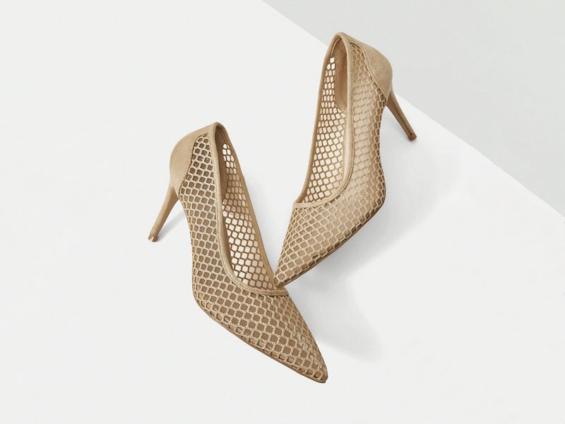 Closed high-heeled shoes