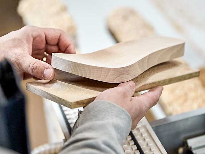 ÚNICOS. Los zuecos de DIOR con suela híbrida: madera y caucho TR