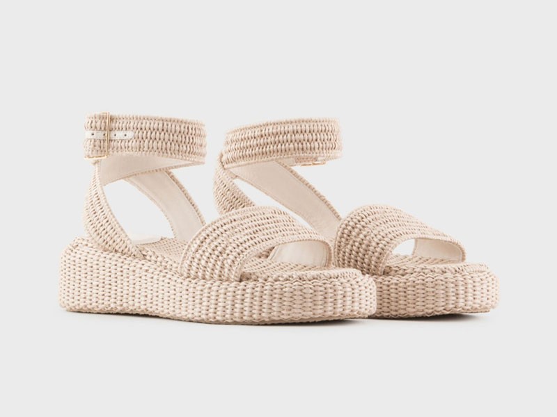 FOTO-3.-ARMANI.jpg Summer 23/24 trend: ARMANI presents its exclusive woven raffia models