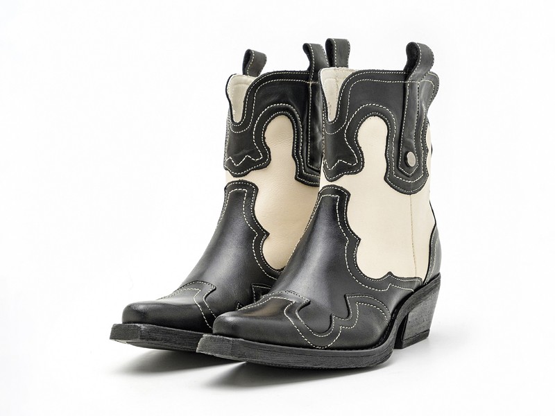 Botas vaqueras con caña alta y puntera afilada