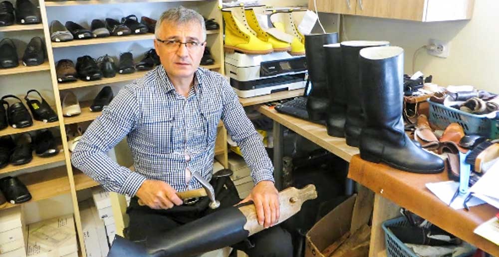 ANTI-VIRUS SHOES. An exit to the crisis