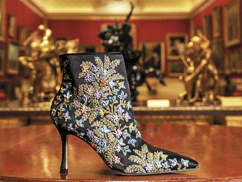 La afamada marca de calzados de lujo reportó disminución de ventas en 2024, que proyecta recuperar en 2025 y 2026.