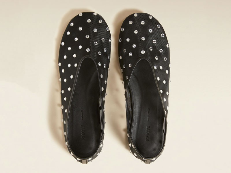 Transparent fabrics: Freshness and suggestiveness for summer footwear