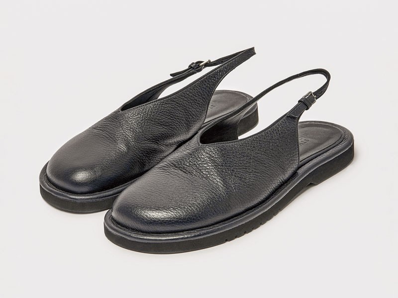 DESTALONADOS BAJOS SLINGBACK MUJER CALZADO TENDENCIA PRIMAVERA VERNAO 2026 2027 SERMA167PaleyLeatherShoeinDarkestNavy_40.jpg Women’s slingbacks refine toes, shine and open heels