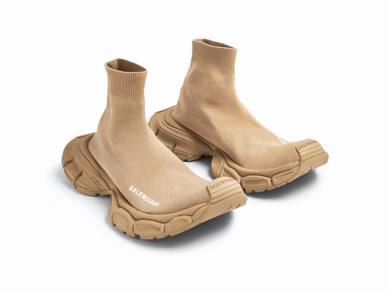 BALENCIAGA entra al futuro con las revolucionarias sneakers sock 3XL