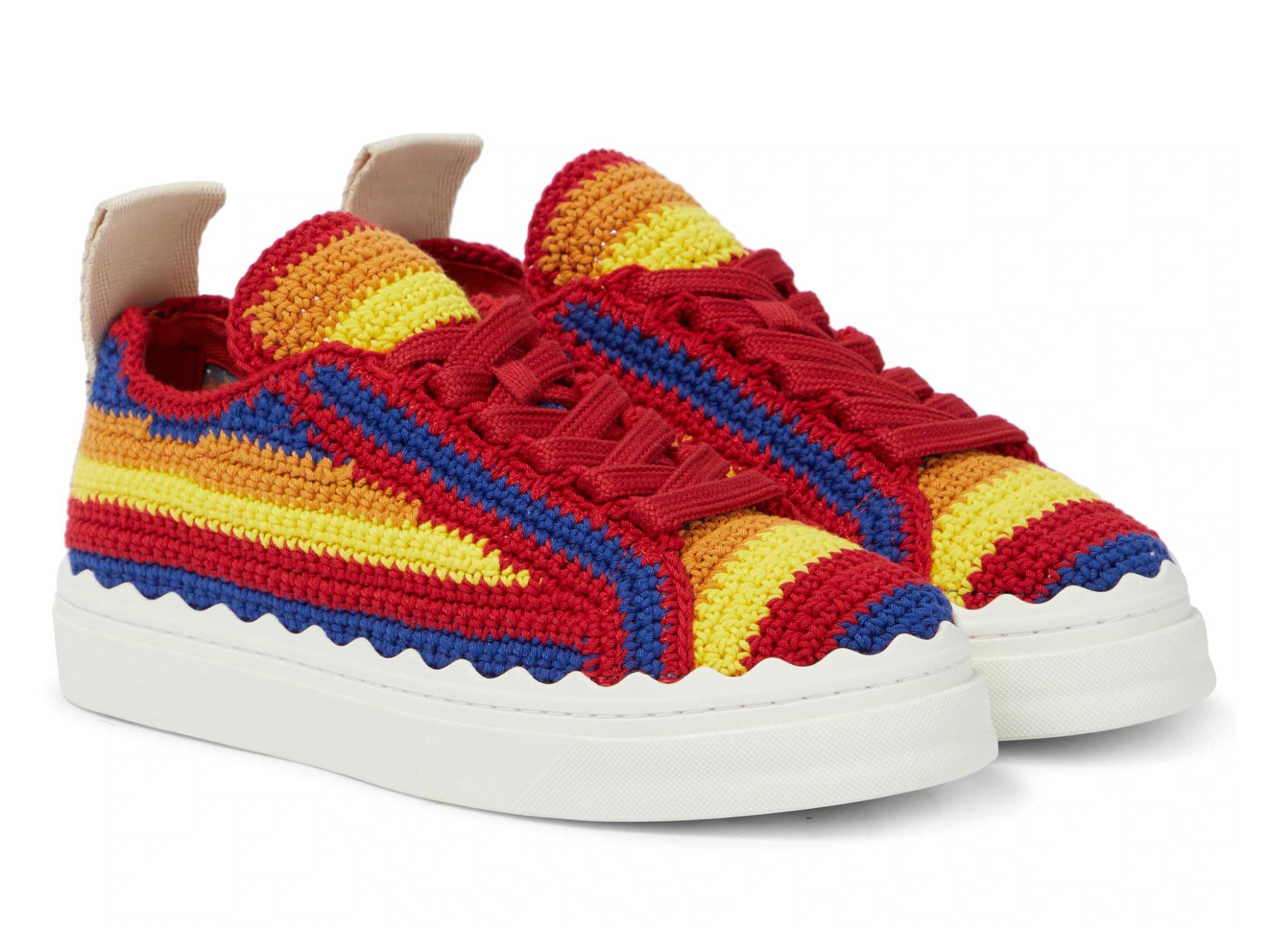 CROCHET: un toque de bohemia y nostalgia para las nuevas sneakers
