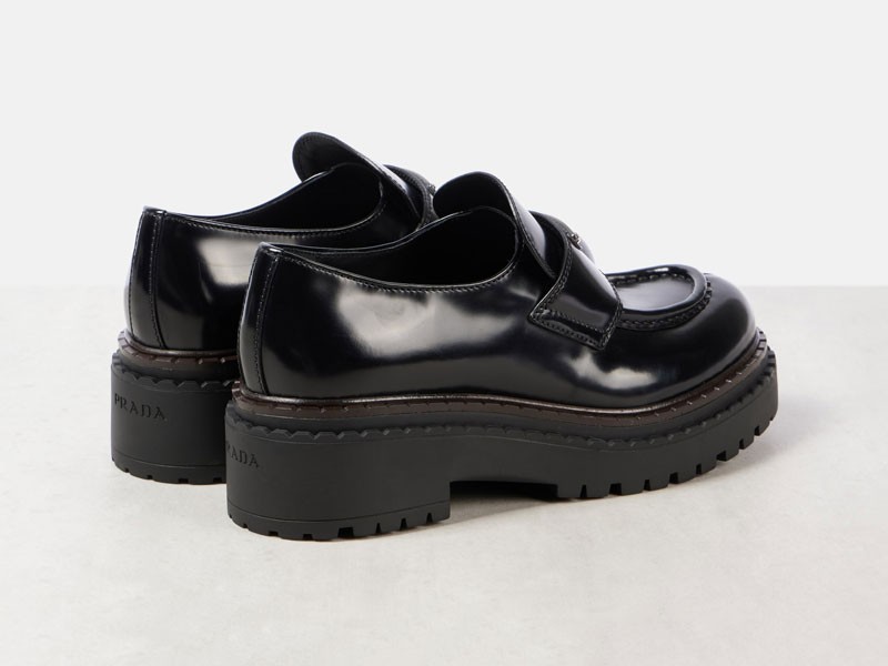 Mocasines voluminosos: El desafío de PRADA para invierno