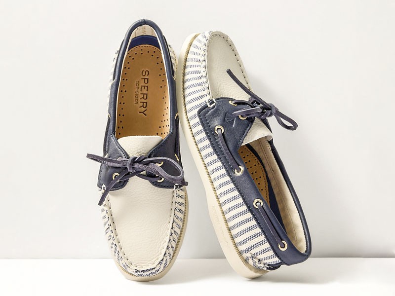 Women’s nautical shoes revive moc stitching and marine color