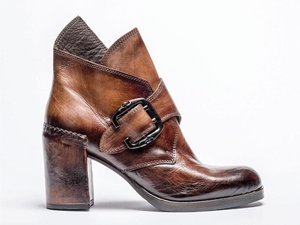 CALZADO-ZAPATO-MUJER-BOTINETA-ALTA-FOOTWEAR-SHOES-WOMAN-BOOTS-SERMA-lulu-buffered-cuoio-city-shoe1_1.jpg