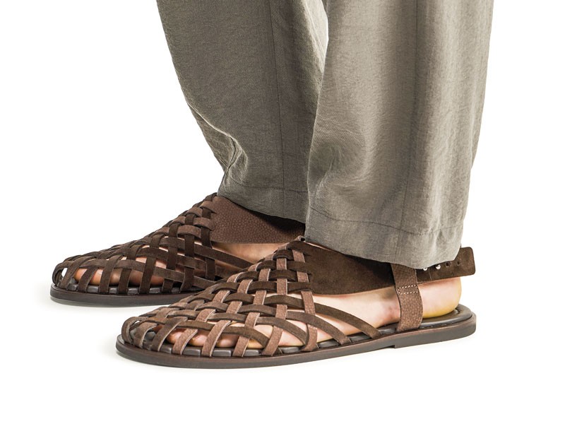 Men’s sandals combine straps, openwork and substantial soles