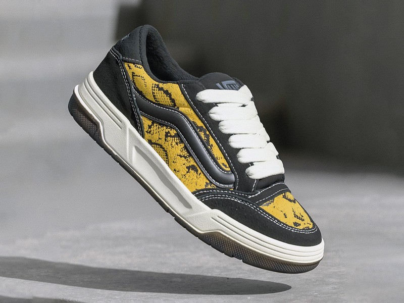 SNEAKERS RETRO FUTSAL MUJER TENDENCIA OTOÑO INVIERNO 2026 CALZADO SERMA156 7360c702f3594386950b7a263e9e8334.jpg Skate footwear with vulcanized soles and low profiles