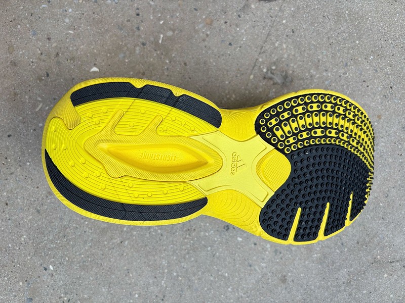Otra apuesta de ADIDAS al chunky deportivo: el robusto modelo GOUKANA