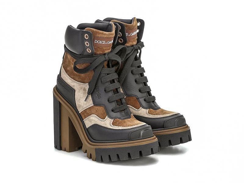 High laced-up booties: Between classic and disruptive